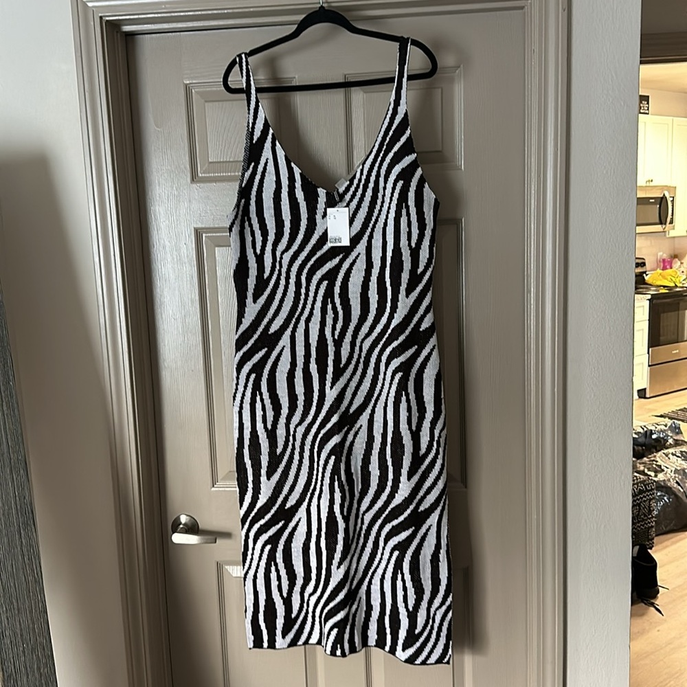 H&M | Zebra Print Knit Dress - Picture 6 of 10